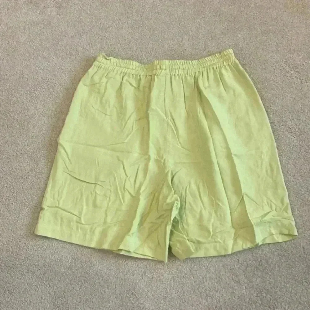 ⭐️ Clio high rise light green silk shorts in size medium - Picture 2 of 3